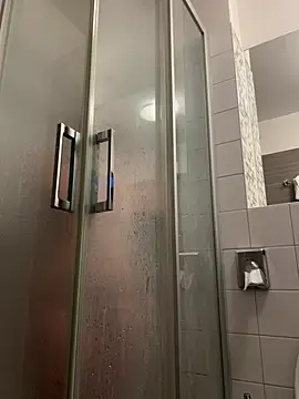 Leonie18sexy online show from January 15, 2026, 9:34 am