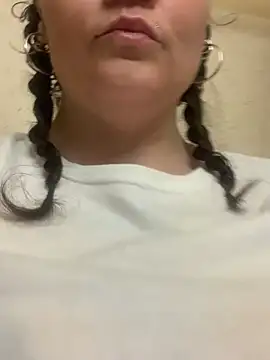 ThICk JuIcEy online show from February 22, 2026, 5:32 am