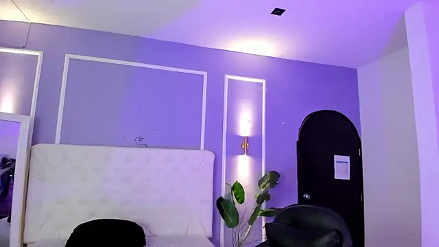 martinasaez online show from December 16, 2025, 8:35 pm