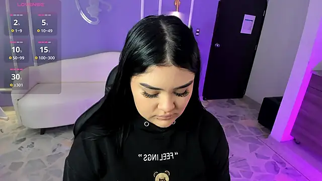 martinasaez online show from September 8, 2025, 8:08 pm