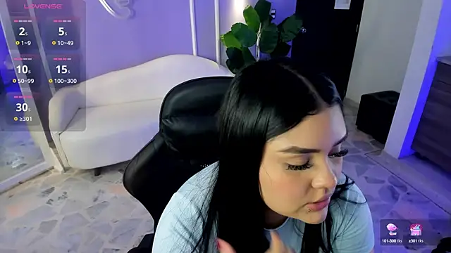 martinasaez online show from September 19, 2025, 8:24 pm