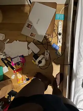 la chiennete online show from November 9, 2025, 2:37 am