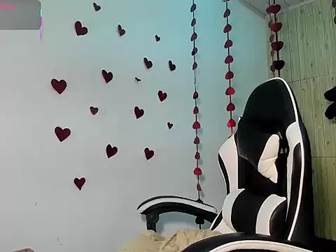 Snapshot of Charis_21 chatting on February 17, 2026, 8:06 pm Charis 21 online show from February 17, 2026, 8:06 pm