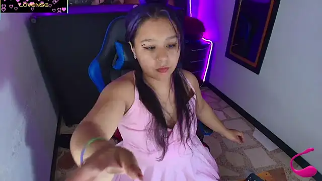 Snapshot of Charis_21 chatting on February 11, 2026, 7:25 pm Charis 21 online show from February 11, 2026, 7:25 pm