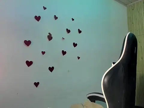 Snapshot of Charis_21 chatting on February 14, 2026, 7:25 pm Charis 21 online show from February 14, 2026, 7:25 pm