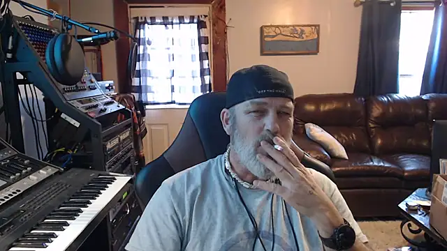 Snapshot of jimdacbin420 chatting on February 14, 2025, 8:26 pm jimdacbin420 online show from February 14, 2025, 8:26 pm