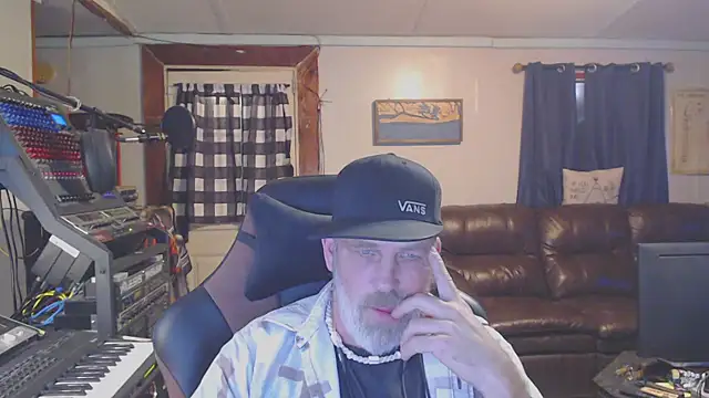 Snapshot of jimdacbin420 chatting on March 5, 2025, 12:16 am jimdacbin420 online show from March 5, 2025, 12:16 am