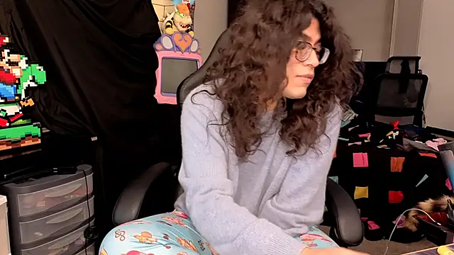 ShinyCherub online show from November 13, 2025, 2:37 am