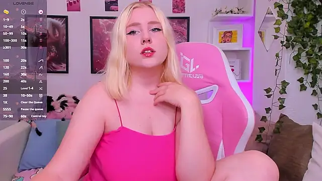 Snapshot of art_lovee chatting on September 21, 2025, 1:11 am art lovee online show from September 21, 2025, 1:11 am