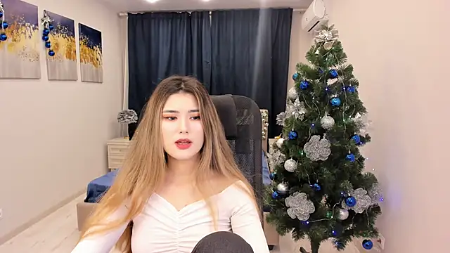 AnneTLi online show from December 30, 2024, 3:36 am