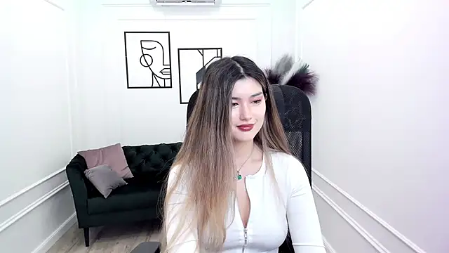 AnneTLi online show from September 22, 2025, 3:23 am