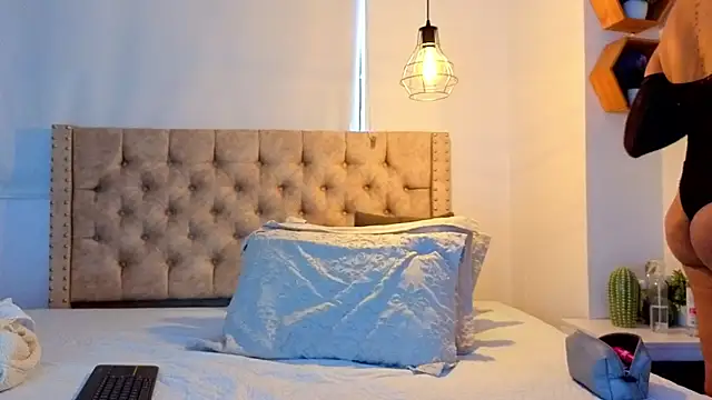 KeryHillson online show from March 29, 2026, 1:46 pm