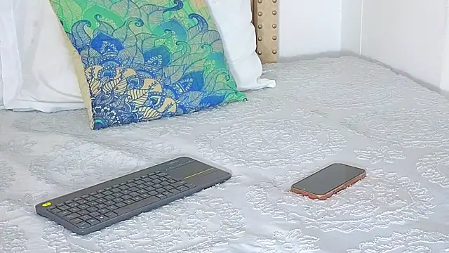 KeryHillson online show from October 28, 2025, 11:53 am