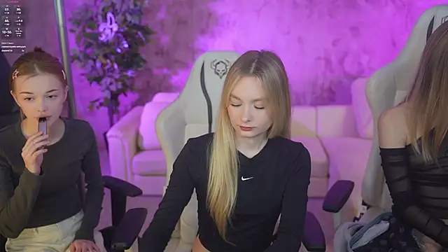 Snapshot of Angy_Netal chatting on February 24, 2025, 3:42 pm Angy Netal online show from February 24, 2025, 3:42 pm