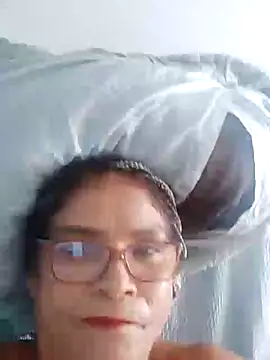 Snapshot of Delicy1 chatting on February 19, 2025, 4:33 pm Delicy1 online show from February 19, 2025, 4:33 pm