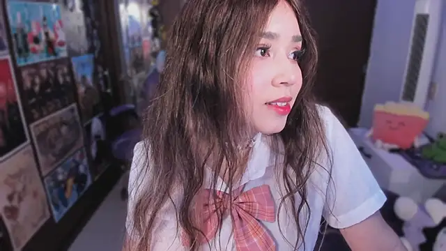 Snapshot of emi_cute chatting on November 18, 2025, 2:42 pm emi cute online show from November 18, 2025, 2:42 pm