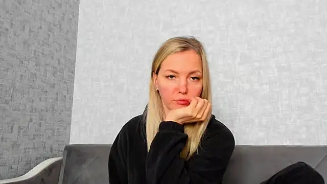 iam Venus online show from April 15, 2026, 8:42 am