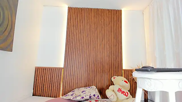 BunnyHotsx online show from October 18, 2025, 5:20 am