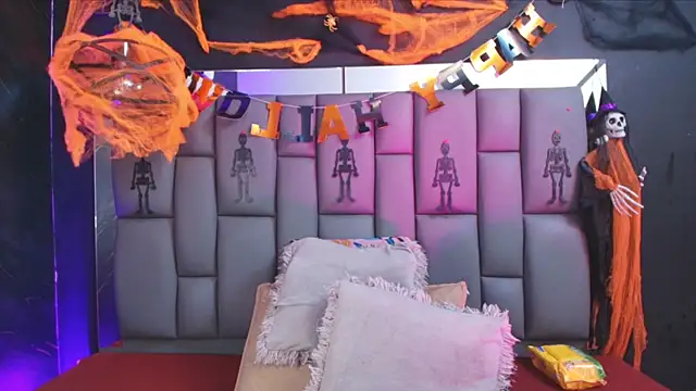  MiaBrown  online show from October 28, 2025, 12:04 pm