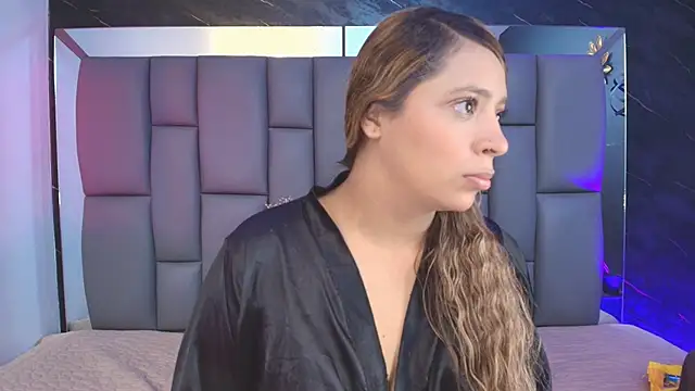 Snapshot of _MiaBrown_ chatting on October 3, 2025, 12:06 pm MiaBrown online show from October 3, 2025, 12:06 pm