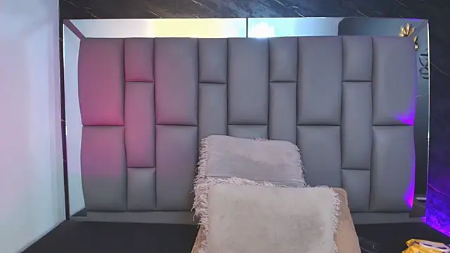  MiaBrown  online show from November 19, 2025, 12:05 pm