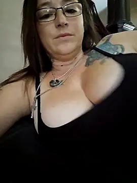 Snapshot of angelbaby1998 chatting on November 20, 2025, 5:35 pm angelbaby1998 online show from November 20, 2025, 5:35 pm