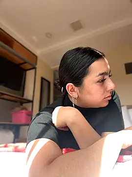 Snapshot of Nicollemays chatting on November 7, 2025, 2:32 pm Nicollemays online show from November 7, 2025, 2:32 pm