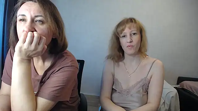 DonnaMagdalena online show from November 14, 2025, 7:56 am