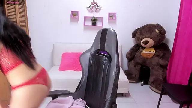 Snapshot of Kitty_19_ chatting on January 4, 2025, 3:39 pm Kitty 19 online show from January 4, 2025, 3:39 pm