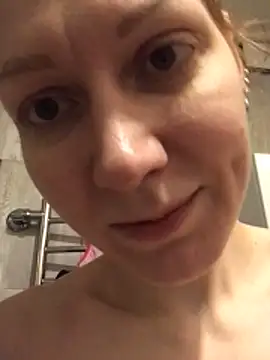  Sweet Love  online show from April 10, 2026, 10:44 am