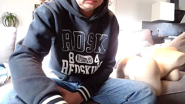 freddy0222222 online show from April 18, 2026, 7:11 am