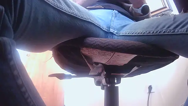 hottottrot691 online show from December 3, 2025, 3:00 pm