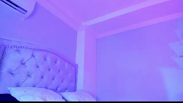 Snapshot of CamileHolmes chatting on February 18, 2025, 4:15 am CamileHolmes online show from February 18, 2025, 4:15 am