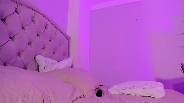 Snapshot of CamileHolmes chatting on February 26, 2025, 7:34 am CamileHolmes online show from February 26, 2025, 7:34 am