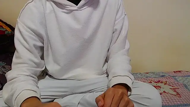 Snapshot of Alexdelarge323 chatting on February 20, 2025, 9:44 am Alexdelarge323 online show from February 20, 2025, 9:44 am