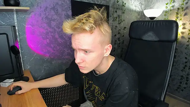 Snapshot of AlexxSweet chatting on February 8, 2025, 6:43 am AlexxSweet online show from February 8, 2025, 6:43 am