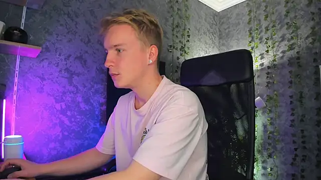 Snapshot of AlexxSweet chatting on October 19, 2025, 6:49 am AlexxSweet online show from October 19, 2025, 6:49 am