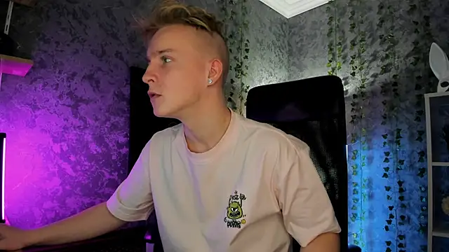 Snapshot of AlexxSweet chatting on October 24, 2025, 4:55 am AlexxSweet online show from October 24, 2025, 4:55 am