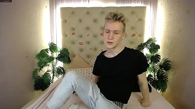 Snapshot of AlexxSweet chatting on March 23, 2025, 5:10 am AlexxSweet online show from March 23, 2025, 5:10 am