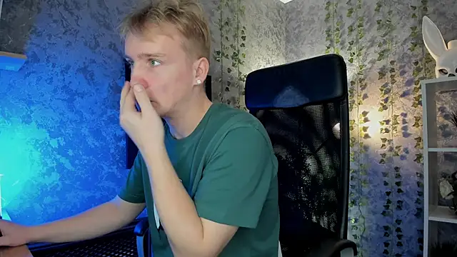 Snapshot of AlexxSweet chatting on October 5, 2025, 6:48 am AlexxSweet online show from October 5, 2025, 6:48 am