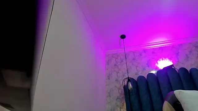 nalalye cruzz  online show from April 11, 2026, 2:30 am