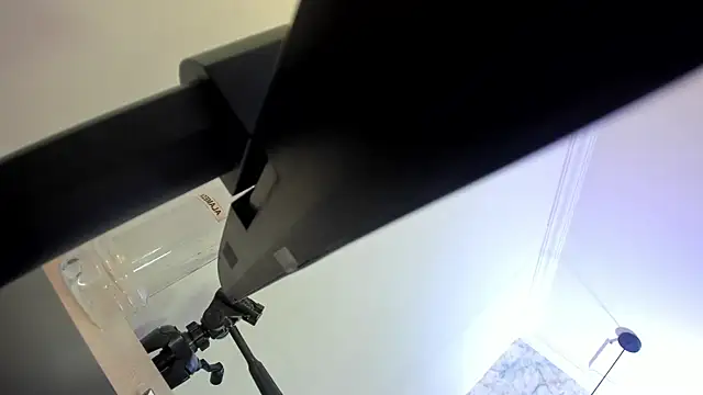 nalalye cruzz  online show from April 12, 2026, 2:26 am