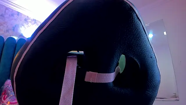 nalalye cruzz  online show from April 16, 2026, 3:07 am