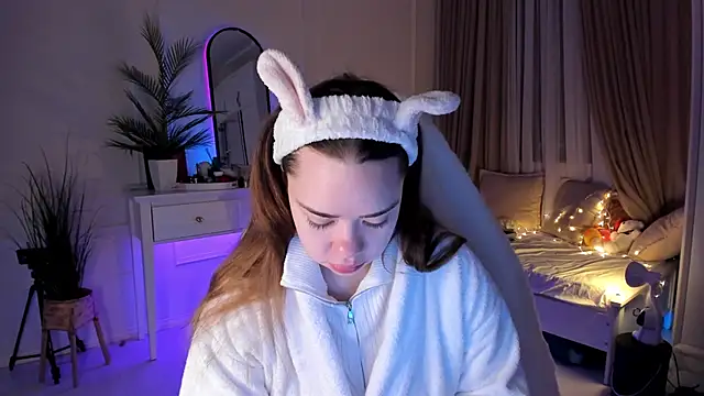 Snapshot of VixenMia chatting on February 27, 2025, 3:18 am VixenMia online show from February 27, 2025, 3:18 am