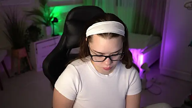 Snapshot of VixenMia chatting on January 13, 2025, 4:18 am VixenMia online show from January 13, 2025, 4:18 am