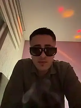 Snapshot of WhiteeMen chatting on November 25, 2025, 8:42 pm WhiteeMen online show from November 25, 2025, 8:42 pm