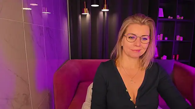 Snapshot of Annie_Light chatting on March 20, 2025, 9:04 am Annie Light online show from March 20, 2025, 9:04 am
