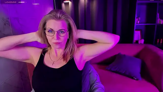 Snapshot of Annie_Light chatting on March 14, 2025, 11:45 am Annie Light online show from March 14, 2025, 11:45 am