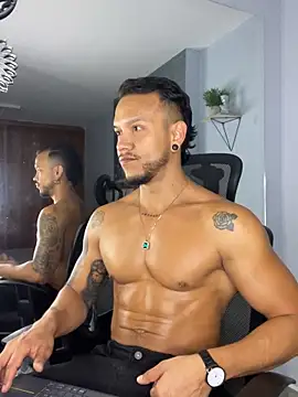 Snapshot of ARON_TAYLER01 chatting on March 7, 2025, 12:34 pm ARON TAYLER01 online show from March 7, 2025, 12:34 pm