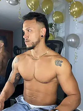 Snapshot of ARON_TAYLER01 chatting on March 2, 2025, 12:36 pm ARON TAYLER01 online show from March 2, 2025, 12:36 pm
